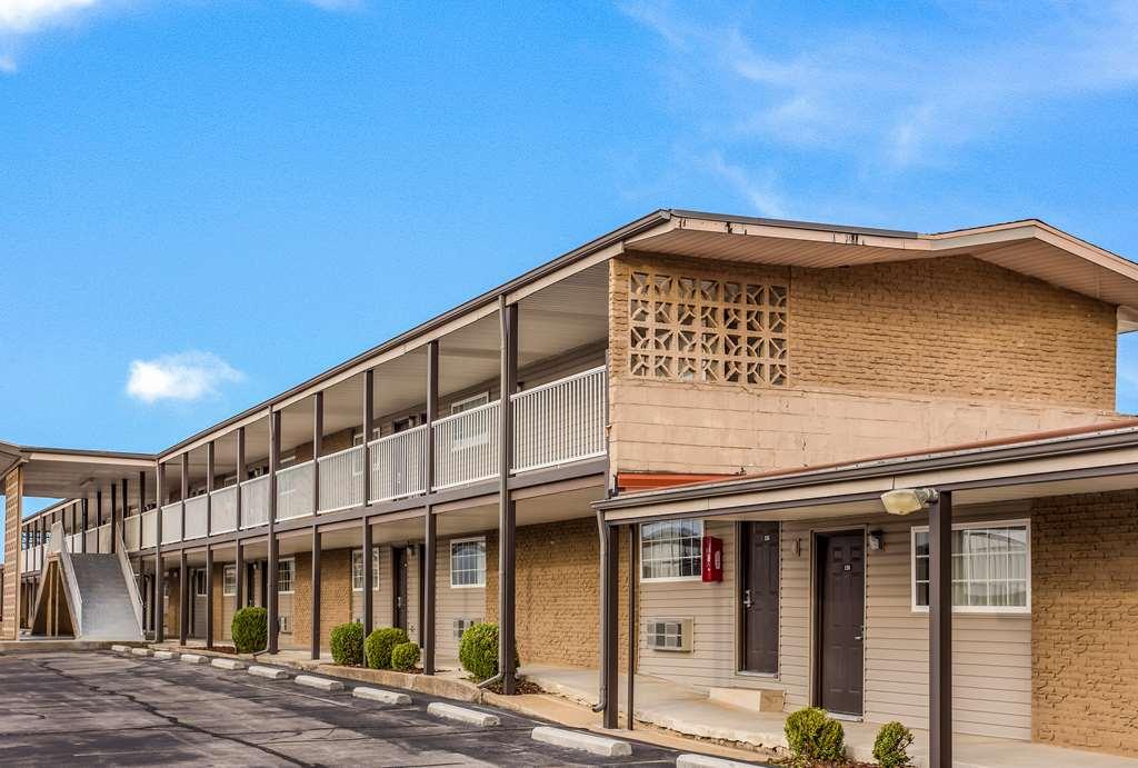 Americas Value - Motel 2*